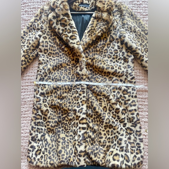 Faux fur leopard print coat, pre-loved & in excellent condition. - Picture 4 of 5